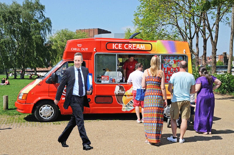 &nbsp;Ian Paisley said a seflie taken at an ice cream van at a bonfire was proof he was not in Sri Lanka on July 11. This is not that selfie