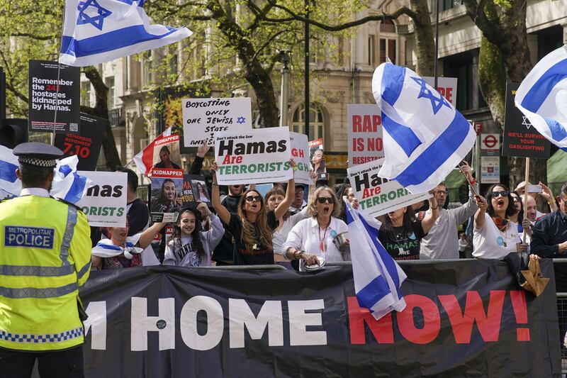 A significantly smaller pro-Israel counter-demonstration also took place at Aldwych
