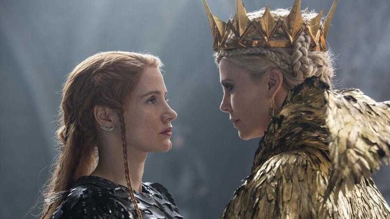 Jessica Chastain and Charlize Theron in The Huntsman: Winter&#39;s War 