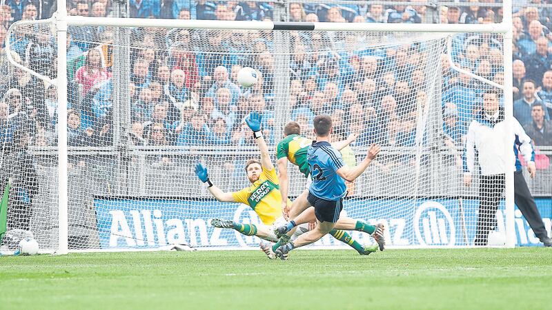 &nbsp;Eric Lowndes scores Dublin&rsquo;s second goal in their NFL Division One final win over Kerry yesterday<br />Picture by Colm O'Reilly