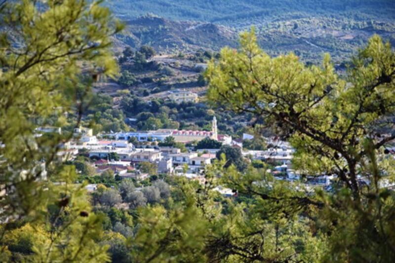 The village of Apollona