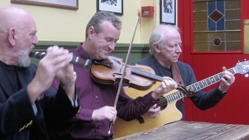 The right stuff &ndash; Matt Molloy and John Carty with Tyrone guitar player Arty McGlynn 