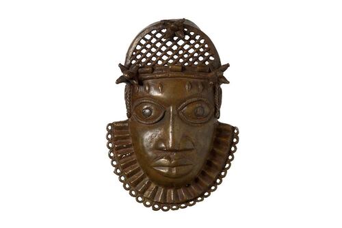 London museum returns looted Benin bronzes to Nigeria