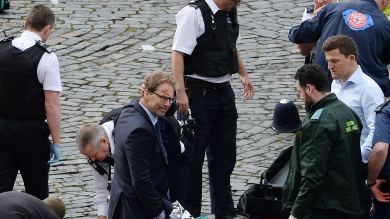 The minister gave the police officer mouth-to-mouth.