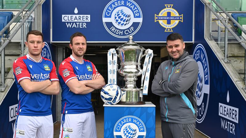 Linfield manager David Healy, pictured with midfield duo Kyle McClean and Jamie Mulgrew, is expecting a fierce test from
Cliftonville in this afternoon’s Irish Cup final 

Picture: Arthur Allison/Pacemaker Press.