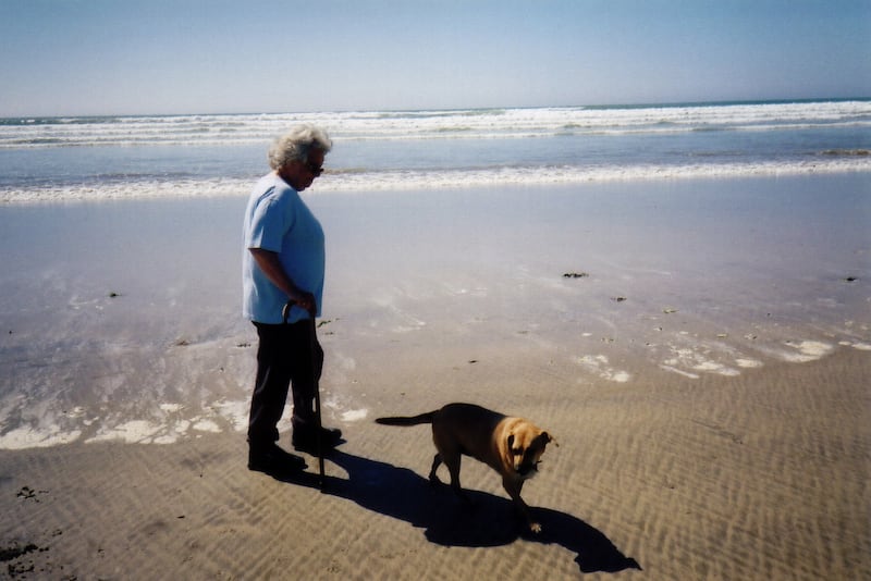 Damon Smith’s mother Vanda on her final holiday by the sea with one of the family’s dogs