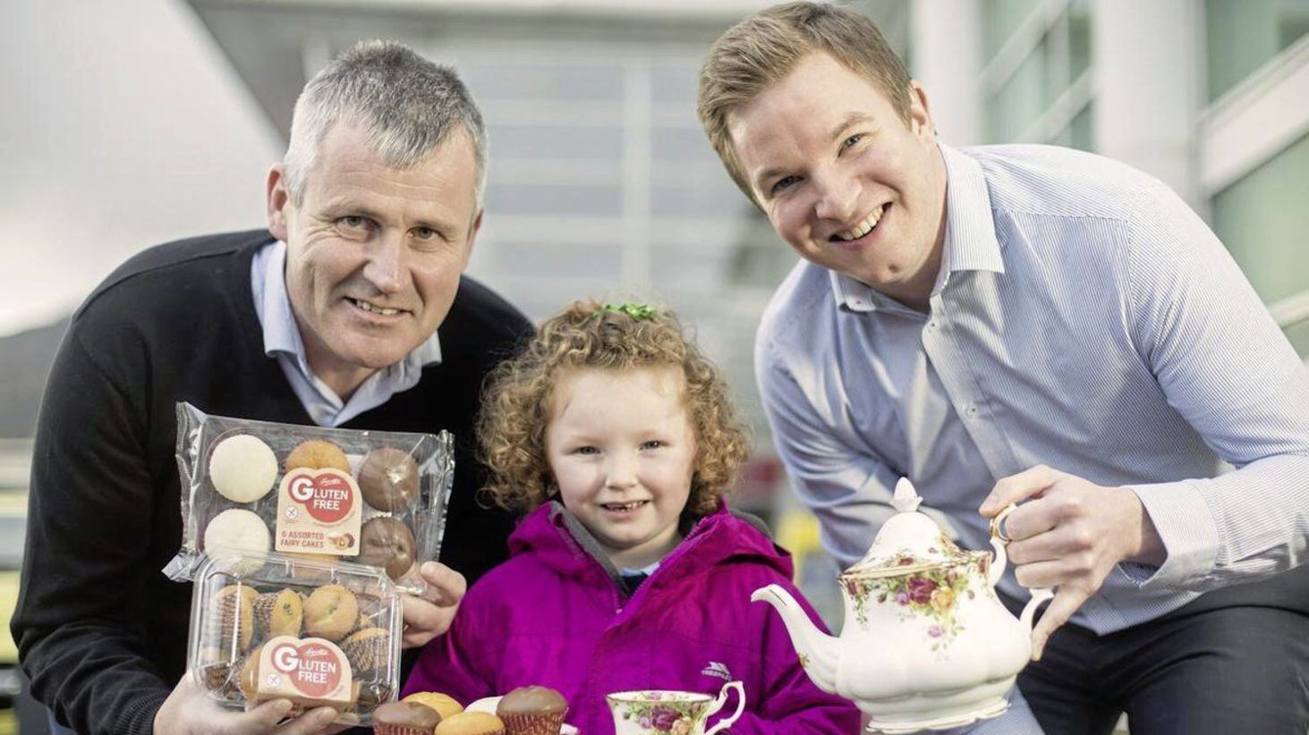 Andrew Little (left), product manager of Scott&rsquo;s Bakery, and Jonathan McWhinney, Tesco NI packaged food buying manager, announce the deal with the help of Orlaidh Sloan (4) from Carnmoney 