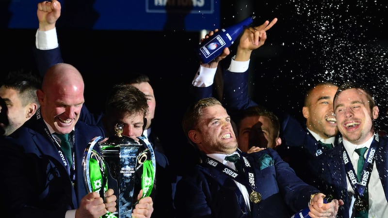 Paul O'Connell (left) helds the Six Nations trophy after Ireland won the tournament in 2015&nbsp;