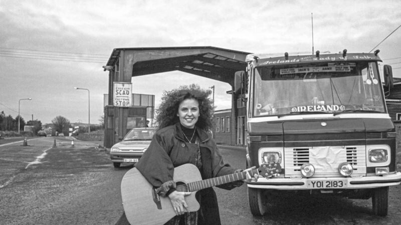 Folk singer Andrea Rice at the Killeen customs post in 1992. Courtesy of Bobbie Hanvey Photographic Archives, Boston College 