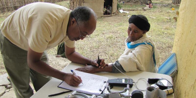 Dawit Wolde Meskel of Addis Ababa University in Ethiopia takes a skin reflectance reading of a study participant (Tishkoff Laboratory