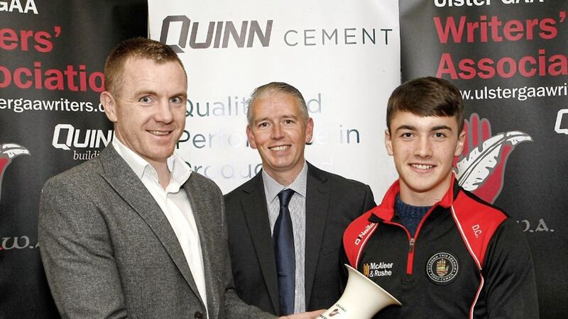 Tyrone U17 footballer Darragh Canavan receives the Ulster GAA Writers&#39; Merit Award for August from Quinn Building Contracts Tyrone and Derry area manager Marty McGrath, with UGAAWA chairman John Martin (centre). 