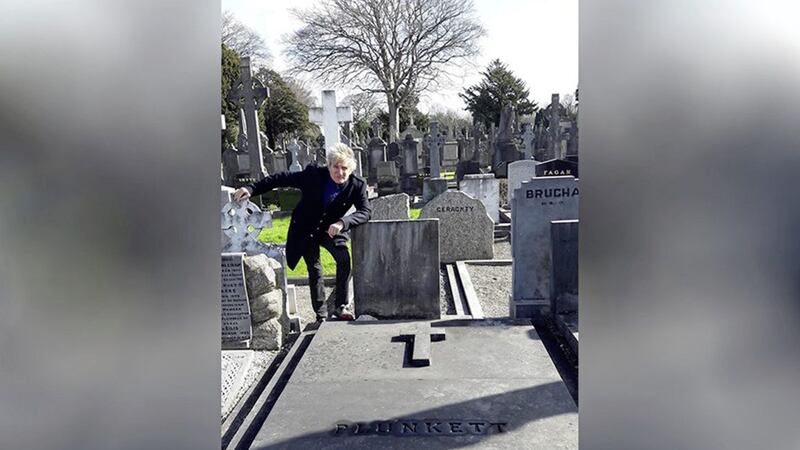 Rod Stewart visited the grave of Grace Gifford Plunkett this week. Picture by Dublin South 1916 Centenary Committee 