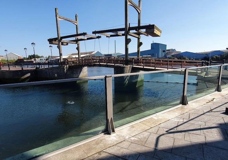 Glass walls installed at the Maysfield Basin as part of the Belfast Tidal Flood Alleviation Scheme.