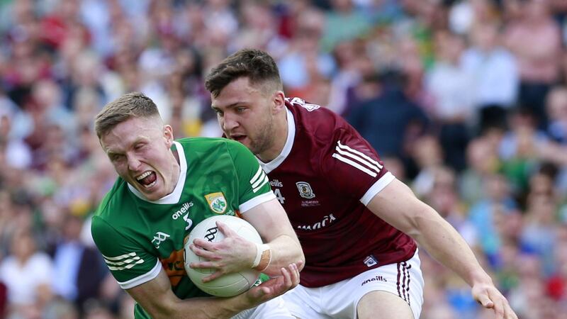 Kerry's Jason Foley gets the ball ahead of Galway's Damien Comer during the All-Ireland SFC final at Croke Park    Picture: Philip Walsh