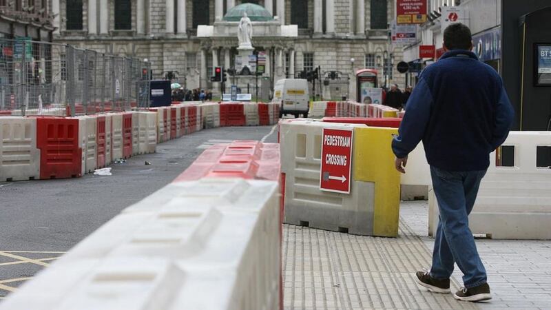 Roadworks in Belfast are to be halted from November 28 to ease congestion during the Christmas shopping period 