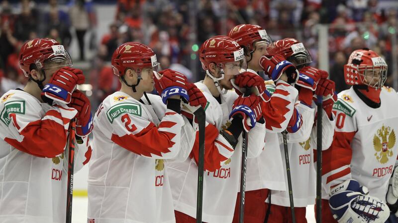 Two state TV channels showed Russia-Canada world junior hockey championships finals at the same time – but one was live and the other was from 2011.