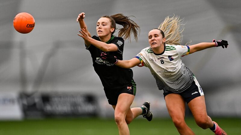  Orla Duffy of Queen’s University Belfast in action against Ciara Needham of University of Limerick during the 2023 Yoplait Ladies HEC O’Connor Cup semi-final match between Queen’s University Belfast and University of Limerick at University of Galway Connacht GAA Air Dome in Bekan, Mayo    Picture:Piaras Ó Mídheach/Sportsfile