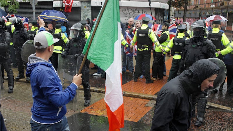Republicans and loyalists face each other during last year&#39;s anti internment parade 