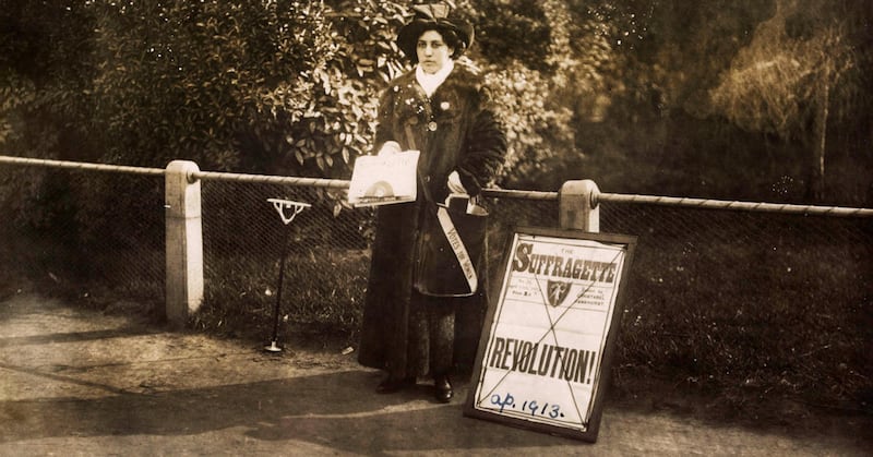 Sophia Duleep Singh selling Sufragette subscriptions in 1913 