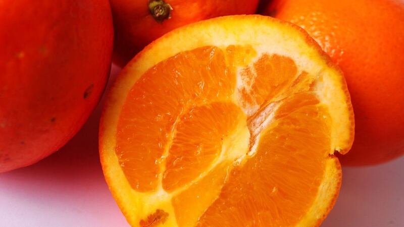 People are eating oranges in the shower because the internet said so