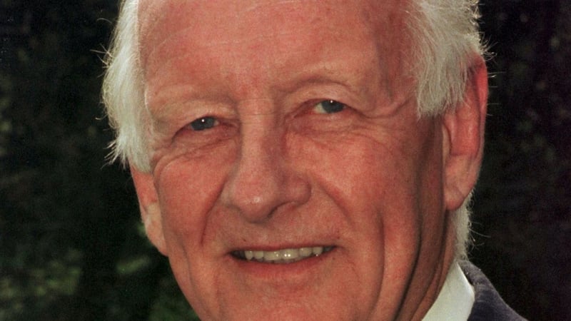 Journalists and politicians have praised Bough following his death aged 87.