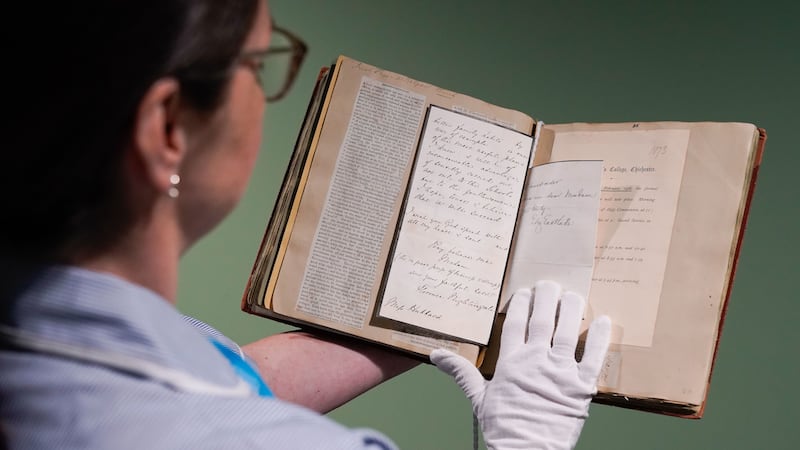 The handwritten note by the nursing pioneer is being put on show by the University of Chichester.