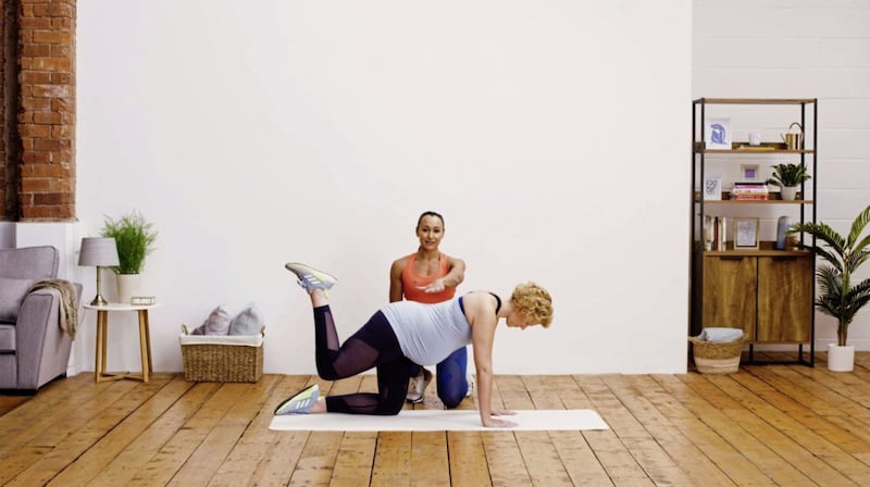 Jessica Ennis-Hill demonstrating knee raises with a pregnant woman 