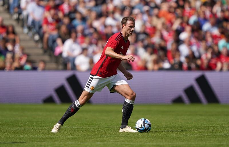 Jonny Evans has signed a short-term deal with United 