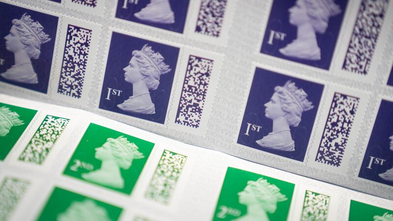 Royal Mail is to temporarily pause the collection of the £5 surcharge for those who receive post with a counterfeit stamp