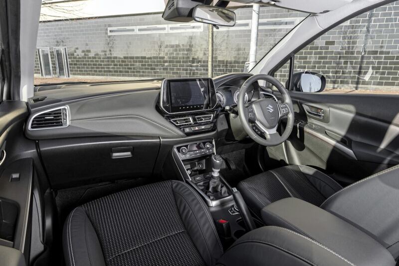 A pleasant and airy interior awaits in the Suzuki S-Cross. 