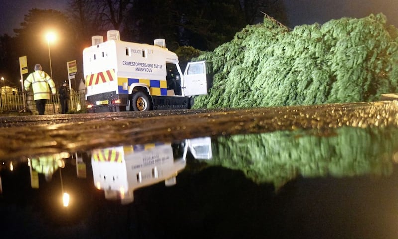 Alan Lewis- PhotopressBelfast.co.uk      2-1-2018A police land Rover tries to nudge a huge tree off the Malone Road in South Belfast tonight as Storm Eleanor was battering Northern Ireland with trees down and power custs across the country as winds of up to 90mph brought very dangerous driving conditions with the police advising no-one to travel unless their journey was absolutely essential.The attemppt to move the tree and at least clear one lane was unsuccessful. 