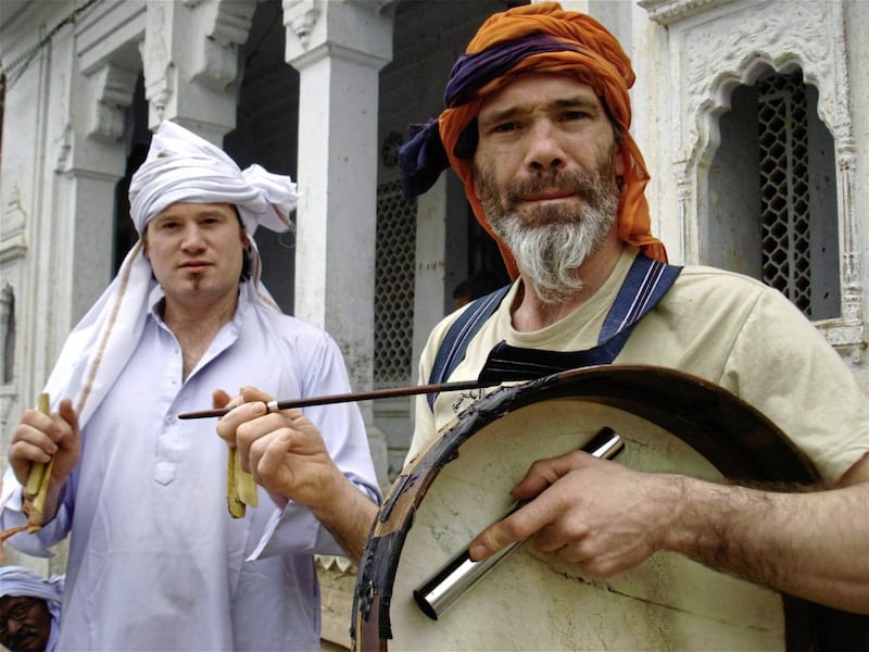 In TG4 series Ceolchuairt Rossa (right) and R&oacute;n&aacute;n &Oacute; Snodaigh embarked on a musical pilgrimage to India 