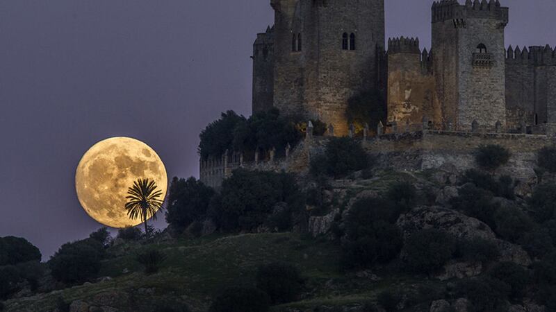 The supermoon will be at its best tonight