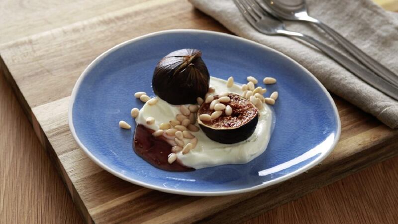 Yoghurt, toffee and figs with honey 