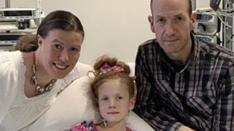 Carla O&#39;Brien pictured in her hospital bed with her parents, Aine and Eoghan 