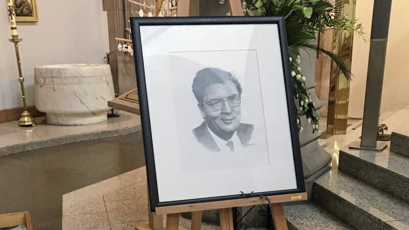 Visitors have been paying tribute to Nobel peace laureate John Hume at St Eugene&#39;s Cathedral in Derry. 