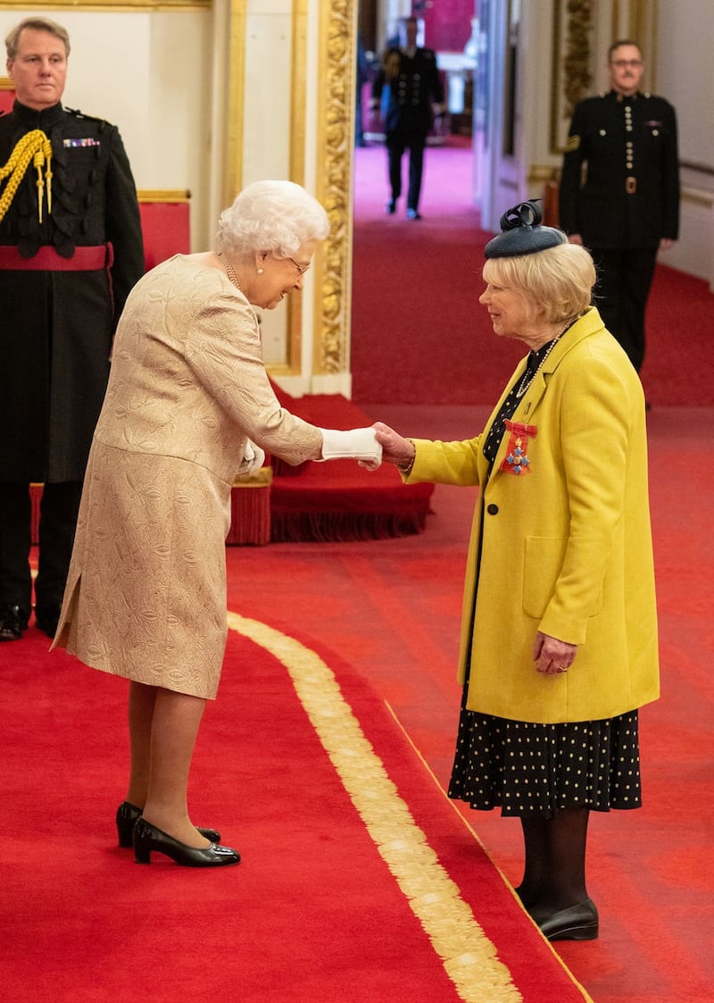 The Queen presents Wendy Craig with a CBE