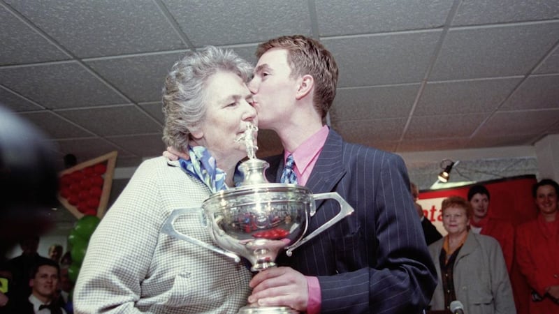 Ken Doherty kisses mother Rose after returning to Dublin airport with the World Championship trophy 25 years ago. Picture by INPHO 