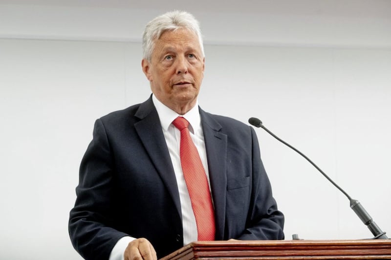Former First Minister and ex-DUP leader Peter Robinson speaking at Queen&#39;s university in June 