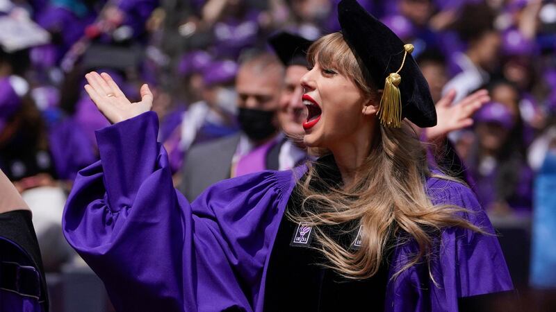 Swift shared advice with the class of 2022 but offered the warning that, ‘I in no way feel qualified to tell you what to do’.