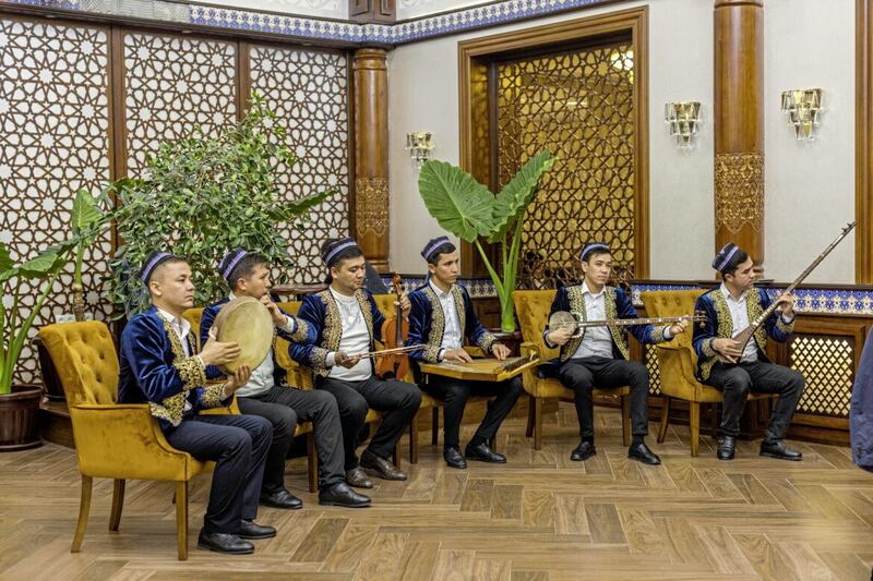 Musicians in the Rui Zamin restaurant in Samarkand