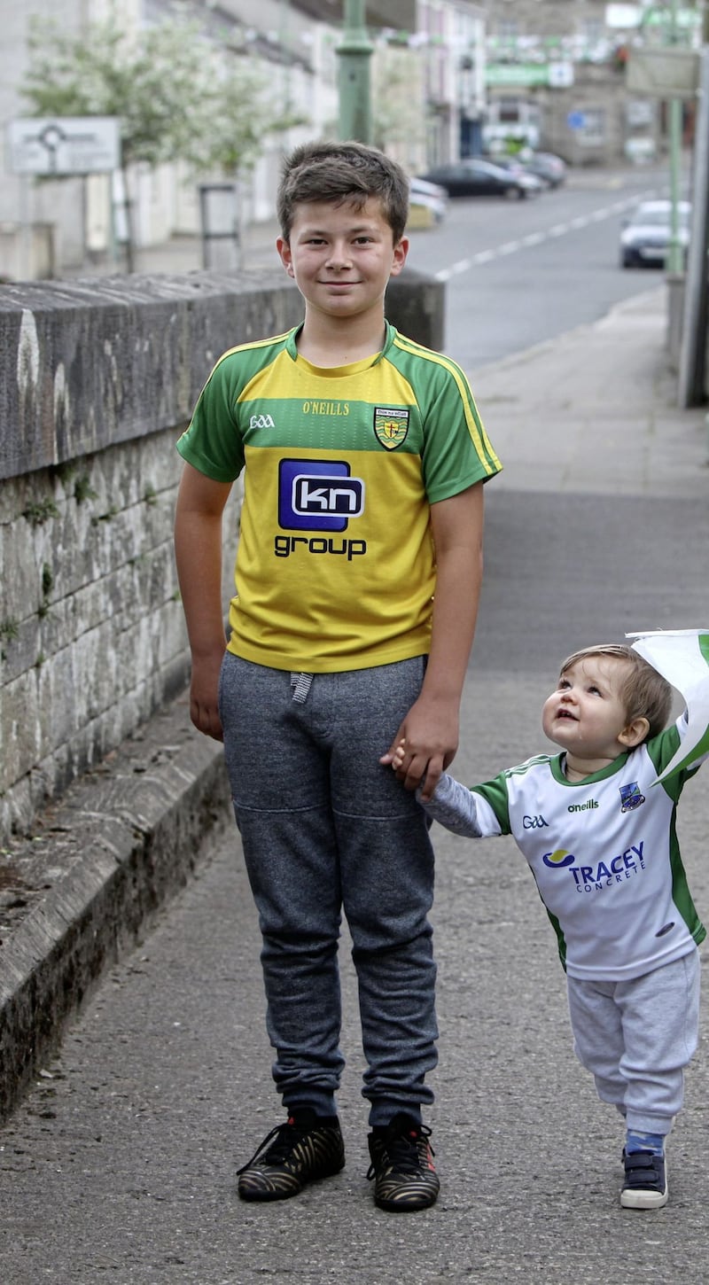 Cousins Reoin Logue (Donegal top) and Ollie Finlay ( Fermanagh top) in Ederney village. Picture by Ann McManus 