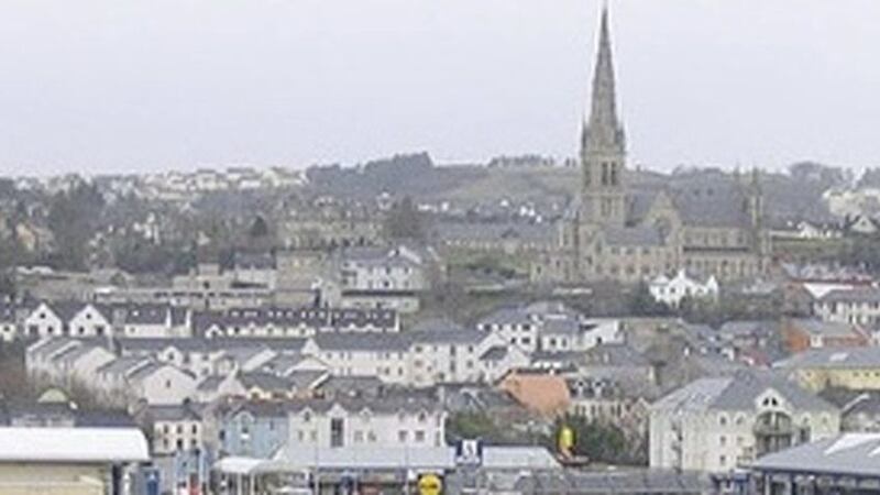 Up to 350 asylum seekers who were due to arrive in Letterkenny by the end of this month will not now take up residence in the town until at least the end of February.  