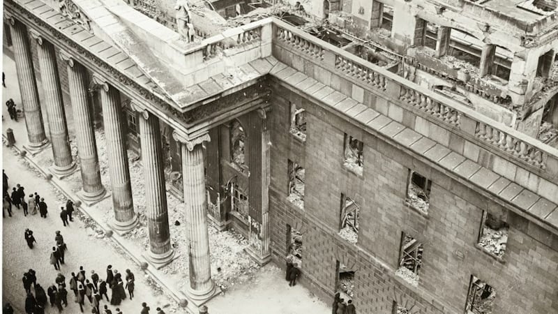 The GPO and adjoining buildings in 1916