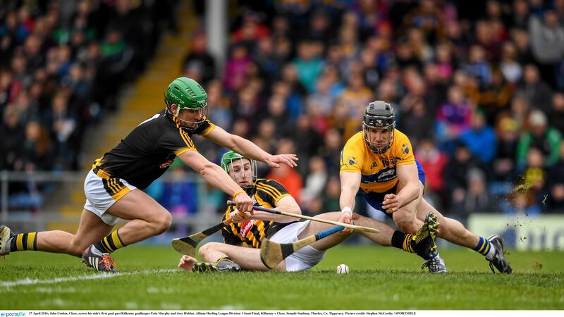 <span style="font-family: Arial, sans-serif; ">Clare's John Conlon scores his side's first goal past Kilkenny goalkeeper Eoin Murphy and Joey Holden in Sunday's Allianz National Hurling League Division One semi-final at Semple Stadium<br />Picture by Sportsfile&nbsp;</span>