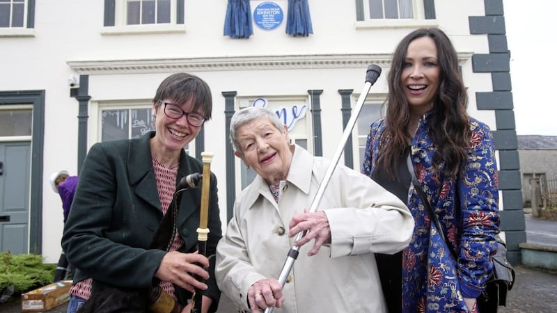Uilleann pipers Marie Kinney and Louise Mulcahy help unveil a blue plaque to commemorate Netta Jane Nicholl Johnston &#39;lady piper of Carnlough&#39;. Netta&#39;s neice, Rev Violet Johnston (94) unveiled the plaque. Picture by Mal McCann 