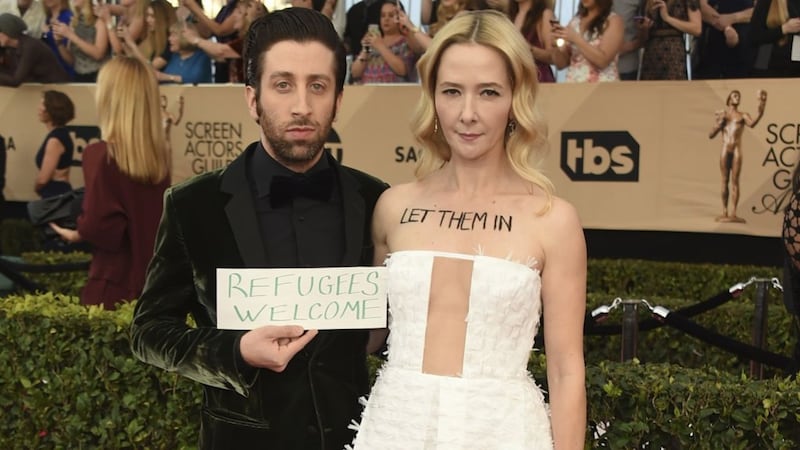 Simon Helberg and Kerry Washington protested against the Muslim travel ban at the SAG Awards