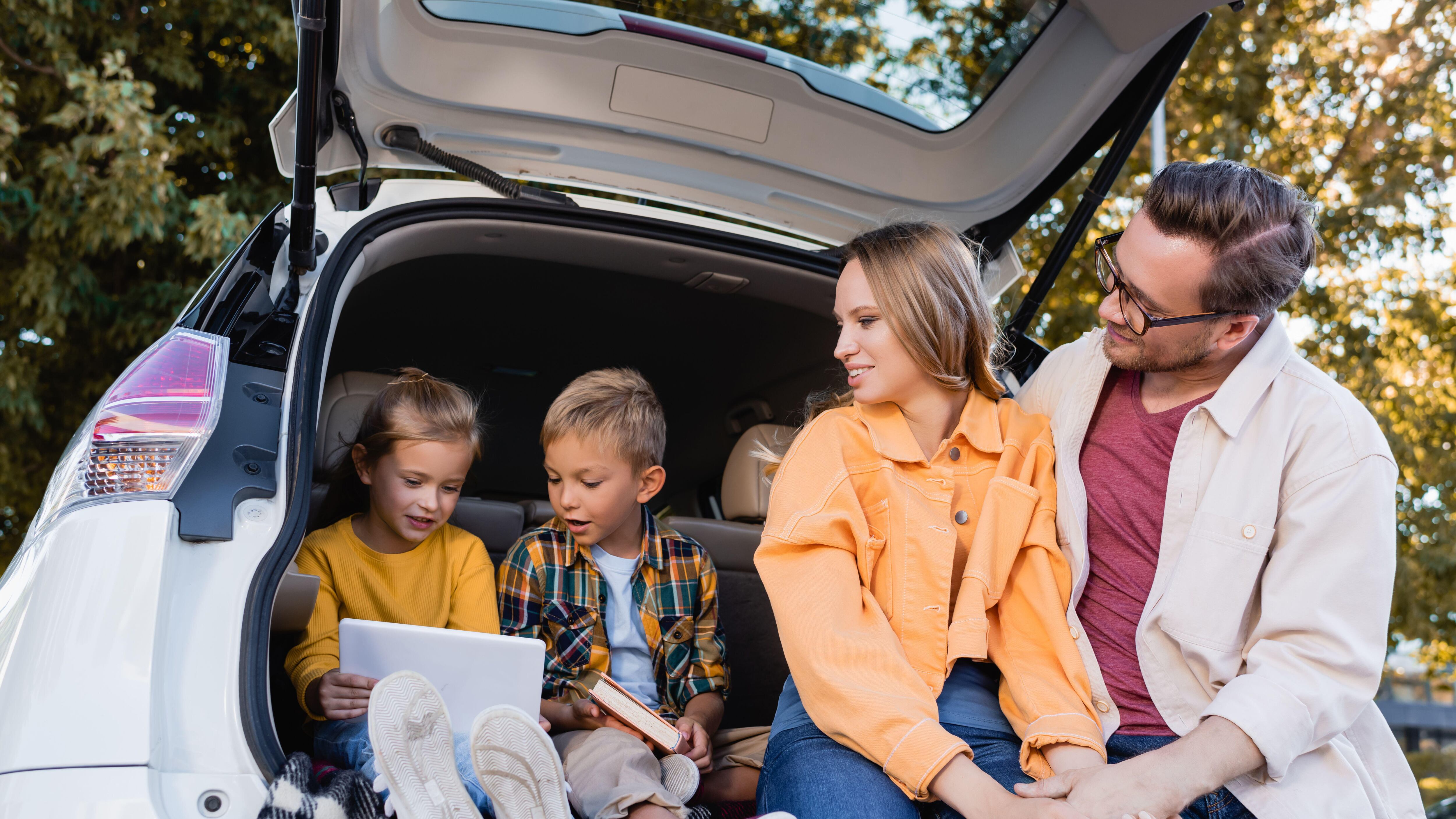 From games to the right snacks, how to make a car journey less stressful with children