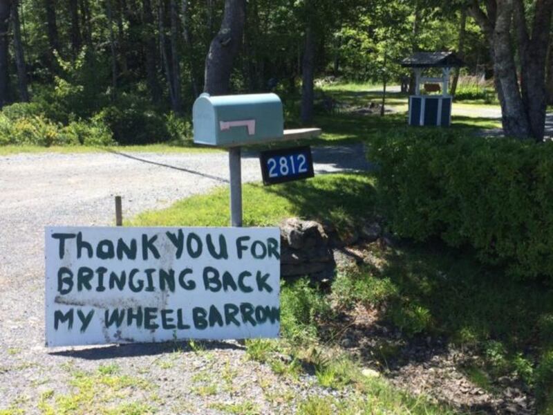 These signs in a Nova Scotia neighbourhood will probably restore your faith in humanity