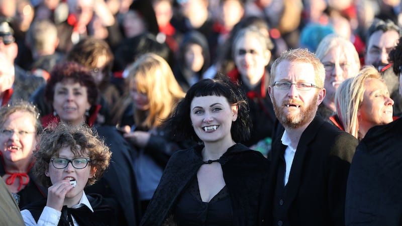 A total of 1,369 people who were dressed as vampires gathered at Whitby Abbey.
